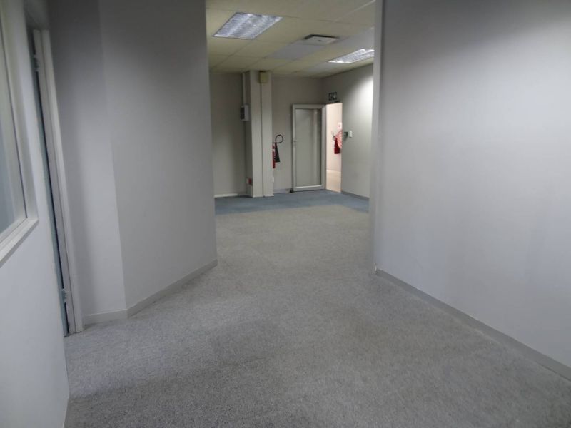 PRIME OFFICE SPACE TO RENT - Photo 7