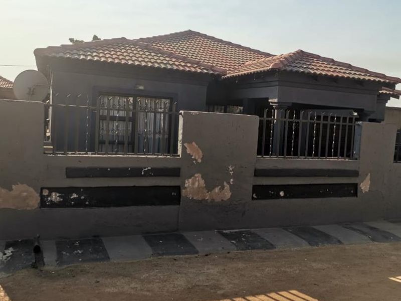 3 bedrooms house for sale in Soshanguve V - Photo 4