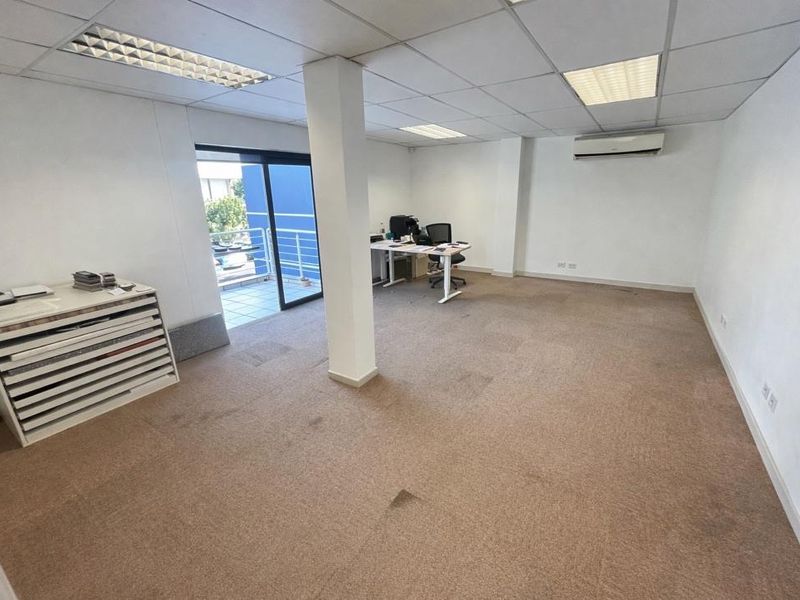Hendra - Prime Mount Edgecombe Industrial Unit To Let | Impressive Showroom & Excellent Exposure - Photo 8