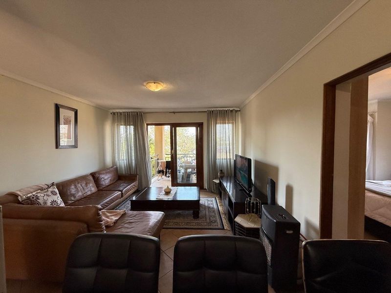 Modern 2-Bedroom Apartment with Dual En-Suite Bathrooms, Walk-In Closets, Private Balcony & Communal Pool - Photo 9