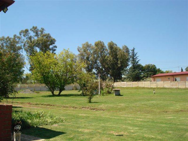 CHARMING HOUSE - Photo 9