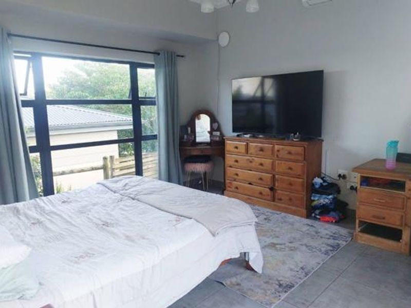 3 bedroom house with a separate flat - Photo 9