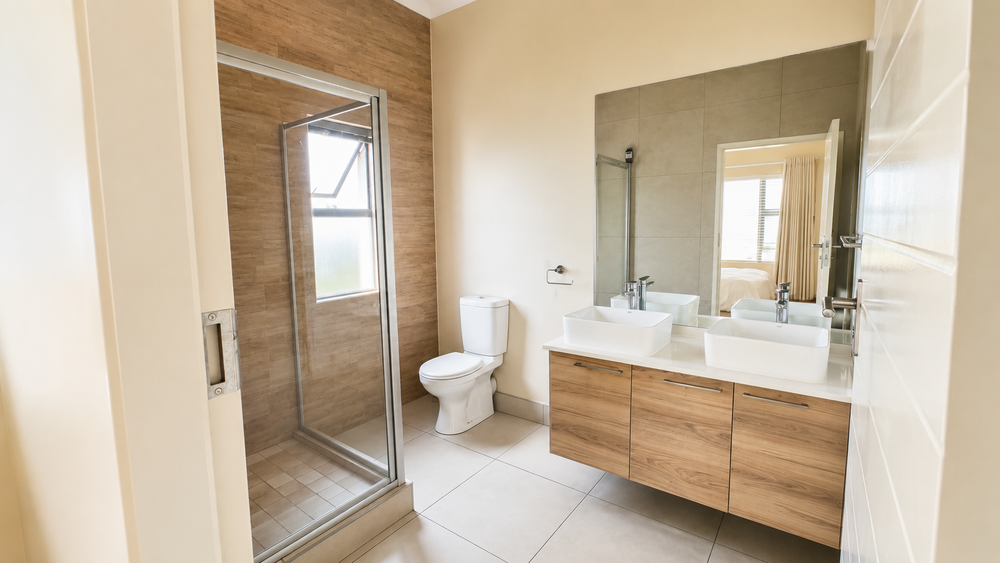 Ensuite with Main Bedroom