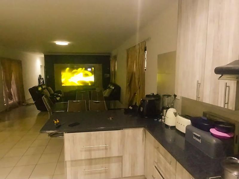 3 Bedroom House In Pomona Bel -Air Brentwwood Park - Photo 5