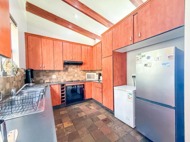 Pretoria's Best-Kept Secret | 3 Bed 2 Bath Home with Unbeatable Views for sale - Photo 8