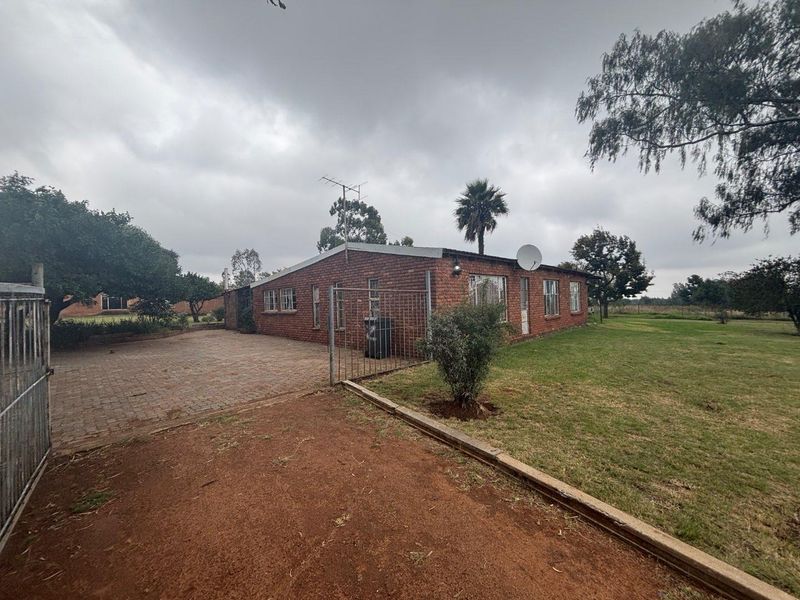 Live, Earn & Grow: A Property Packed with Opportunity - Photo 3