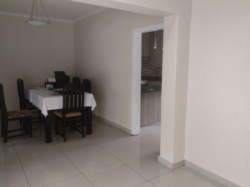 5 bedroom versatile home within walking distance of a Westville School. - Photo 8