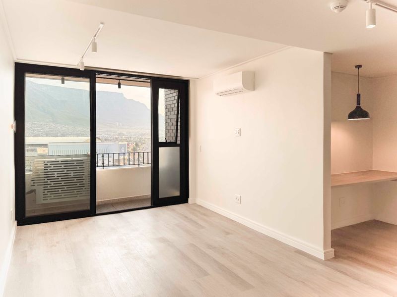 Ultra modern 8th Floor Corner Apartment with Magnificent Sea & Table Mountain Views - Photo 7