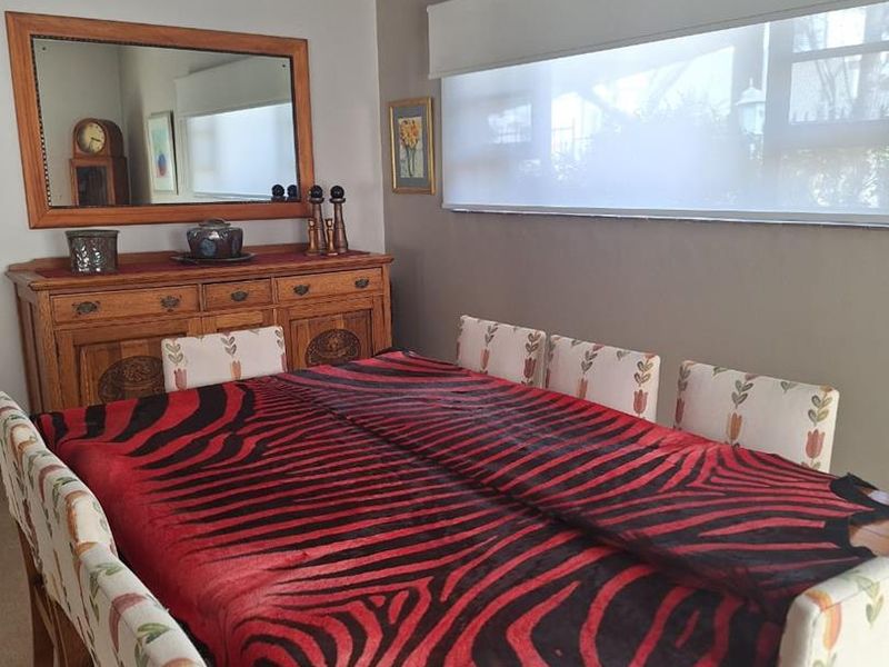 Spacious 5-Bed Residence With Consulting Rooms In Klein Windhoek - Photo 10