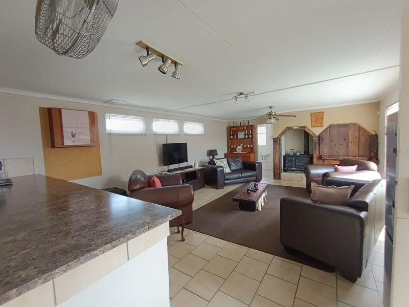 🏡 FOR SALE | CENTRAL, WALVIS BAY 🏡 N$2,835,000 - Photo 6