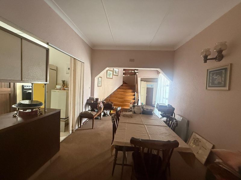 Huge Family Home with Incredible Potential! - Photo 4
