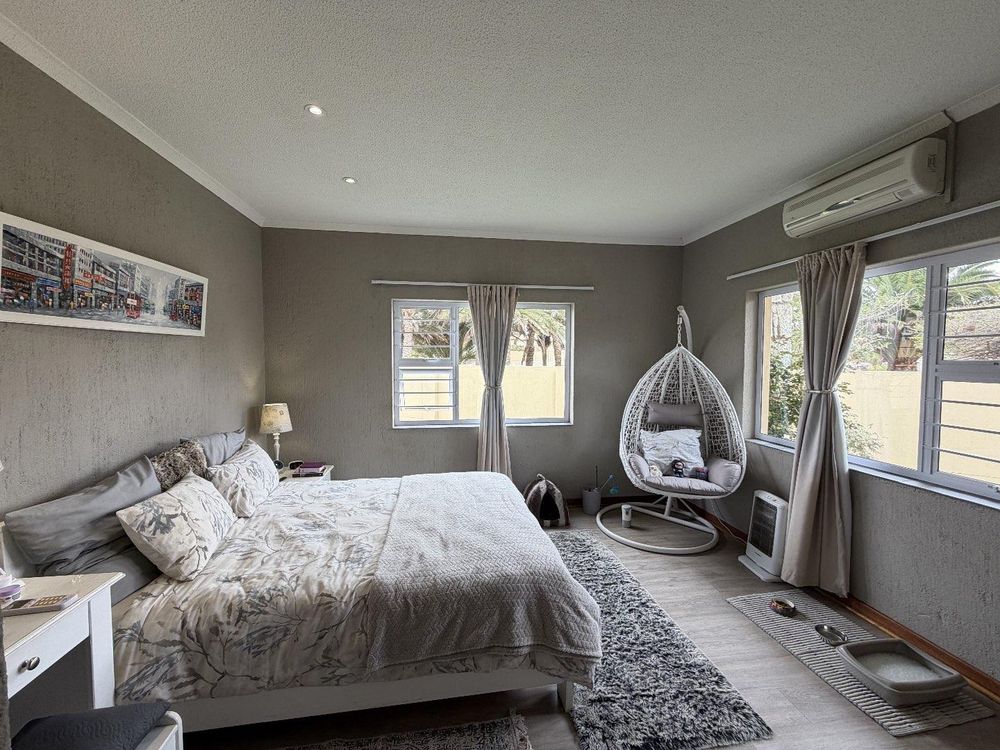 Main bedroom with en-suite