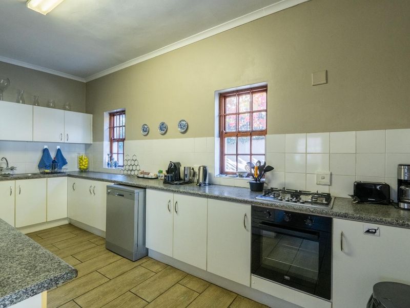 Elegant Furnished 3/4 Bedroom Home with Plunge Pool in the Heart of Franschhoek - Photo 5