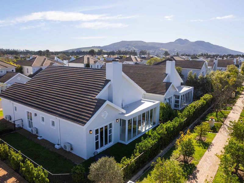 Elegant Three-Bedroom Home in The Vines on Val de Vie Estate - Photo 5