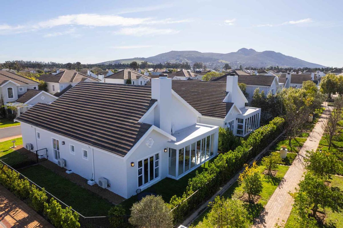 Elegant Three-Bedroom Home in The Vines on Val de Vie Estate - Photo 5