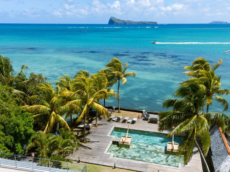 EXCLUSIVE BEACHFRONT SANCTUARY. - Photo 3