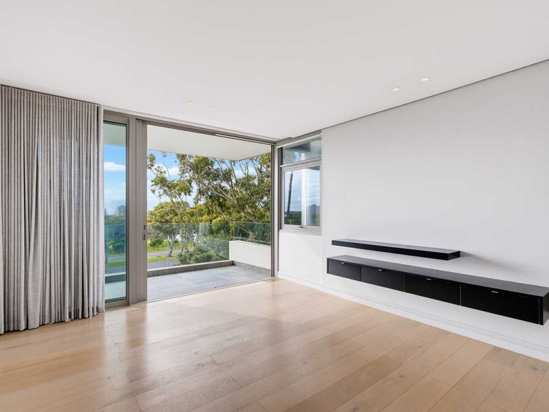 Modern 2-Bedroom Apartment with Two Parking Bays in Green Point - Photo 8