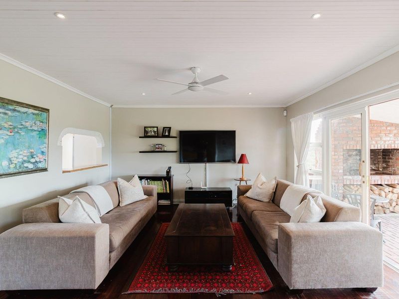 Where Timeless Family Living Meets Uninterrupted Views - Photo 3