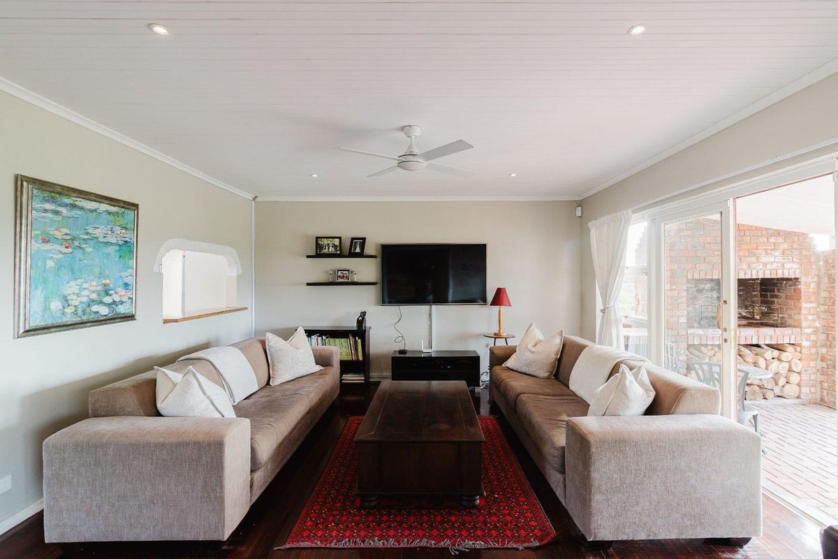 Where Timeless Family Living Meets Uninterrupted Views - Photo 3
