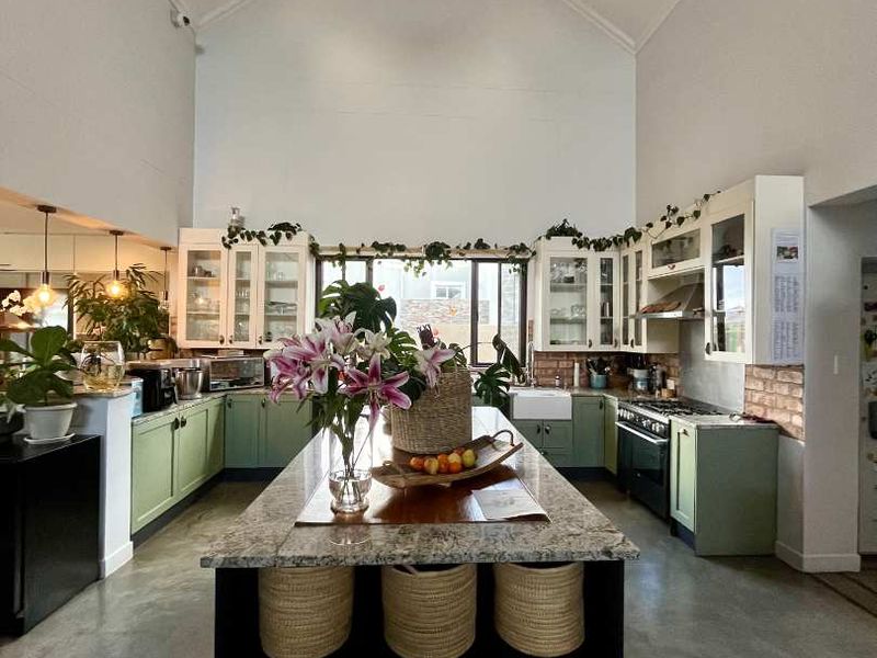 🌿 Modern Light-Filled Home on Omeya Golf Estate - Photo 5