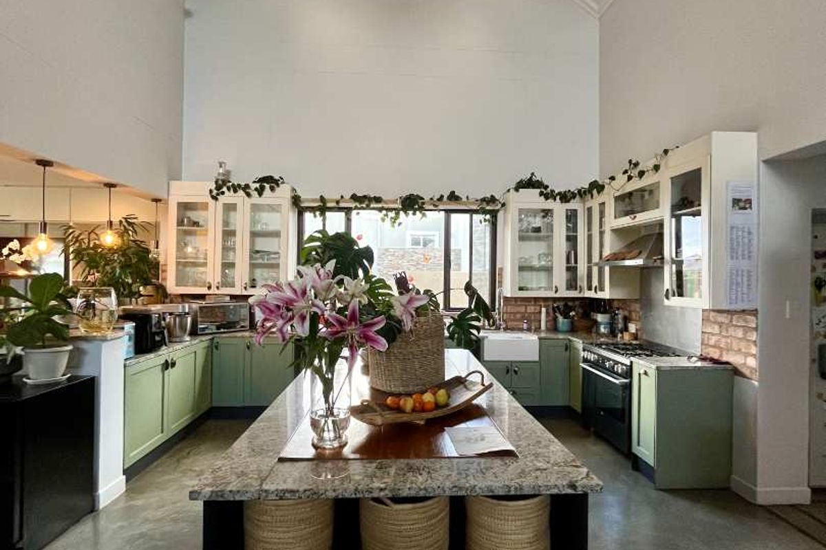 🌿 Modern Light-Filled Home on Omeya Golf Estate - Photo 5