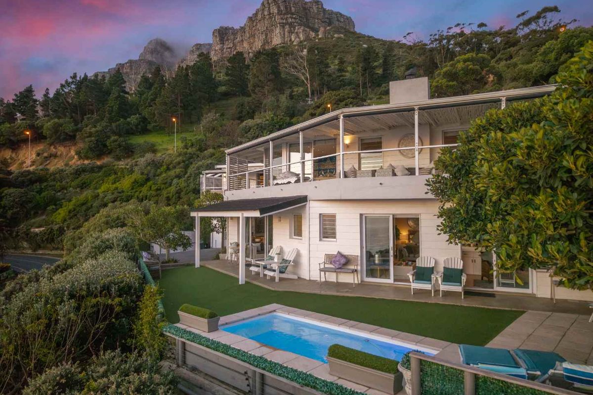 Ocean, Mountain, and Sunset Living at Its Best - Photo 3