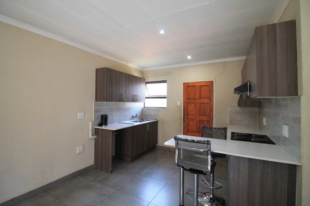 3 Bedroom house for sale in Clayville, Parklands Security Estate - Photo 3