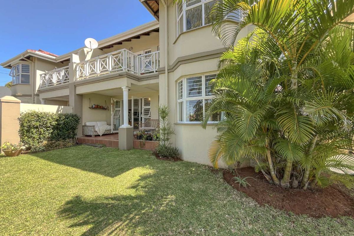Immaculate garden Townhouse in Sought After Sedgefield! - Photo 3