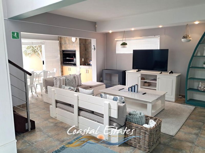 Charming Waterfront Townhouse Perfect for Airbnb Investment - Photo 9