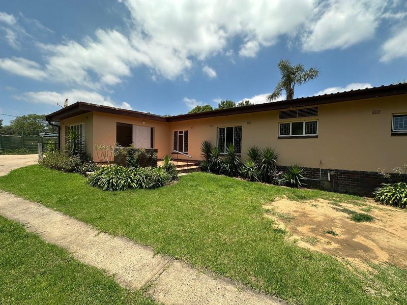 6 Bedroom home for sale - Photo 3