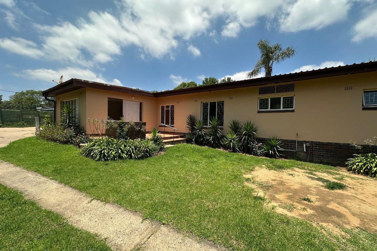 6 Bedroom home for sale - Photo 3