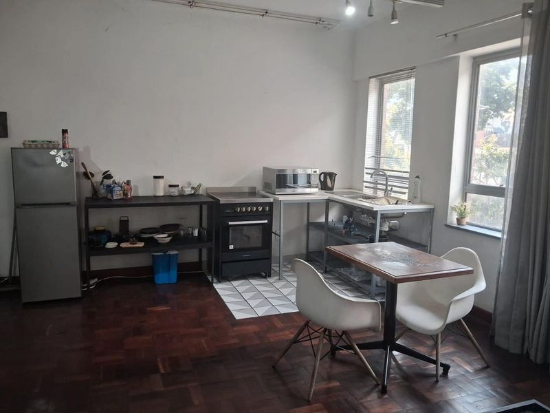 Massive Loft-Style Apartment in the Heart of Maboneng – Ideal Investment Opportunity - Photo 7