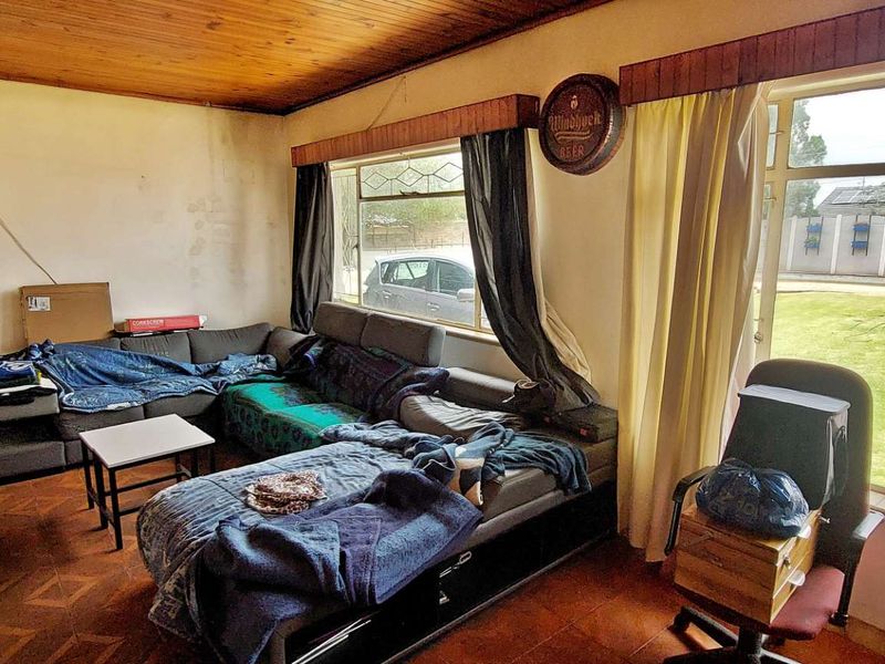 Charming Old-Style Home Space and Comfort. - Photo 8