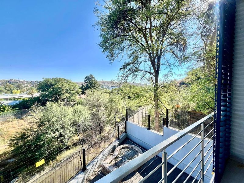 4 Bedroom House For Sale in Klein Windhoek - Photo 2