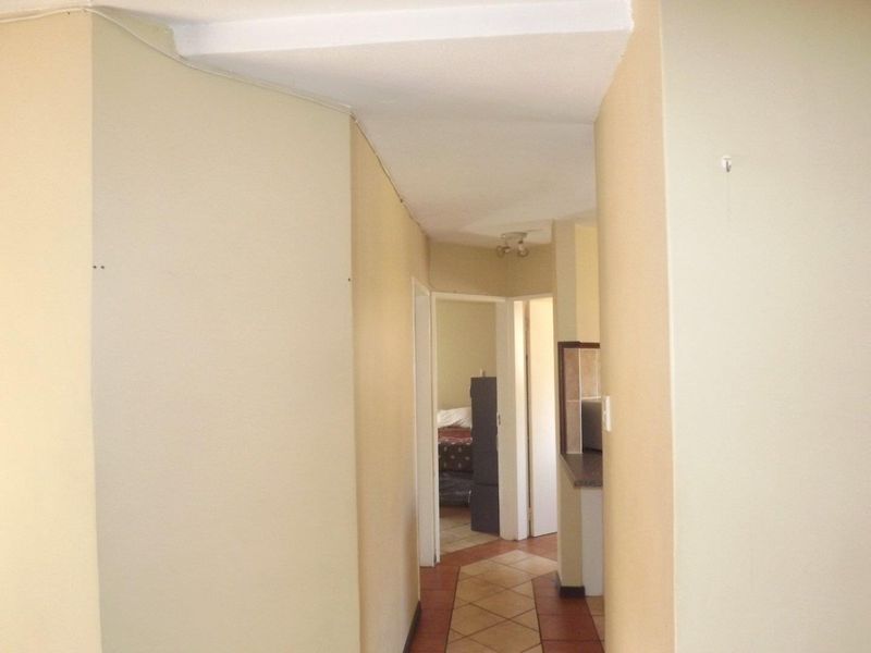 **Charming 2 Bedroom Apartment in a Popular Area** - Photo 8