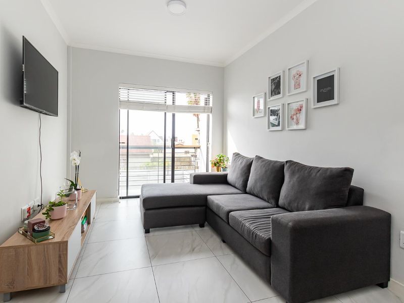 Modern 2 bedroom Apartment. - Photo 2