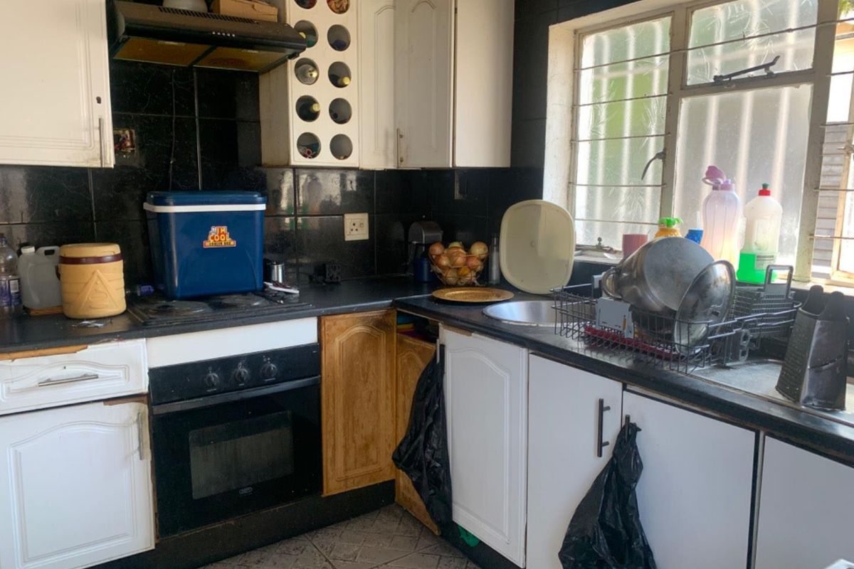 3 bedrooms house for sale in Rosettenville ext - Photo 5