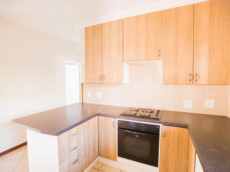 2 Bedroom Townhouse With A Private Garden - Photo 3