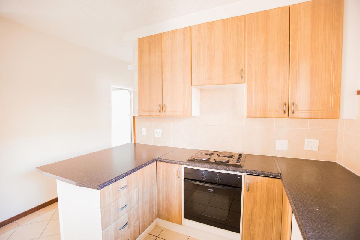 2 Bedroom Townhouse With A Private Garden - Photo 3