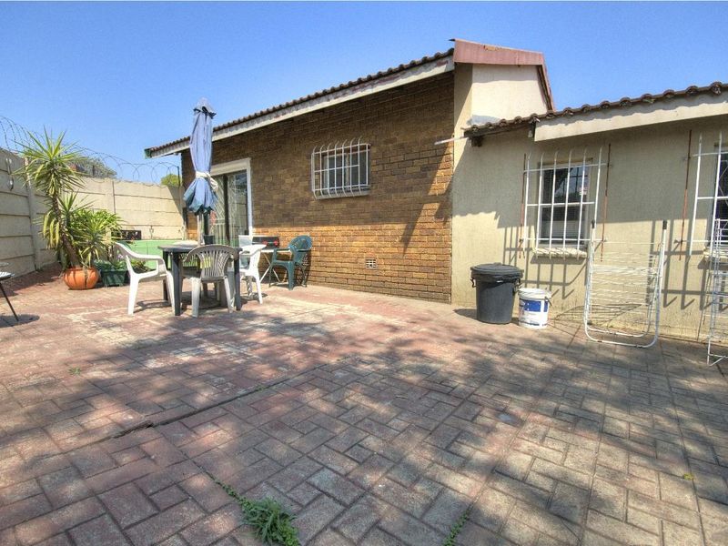 Investment opportunity or Multi family commune - Photo 3