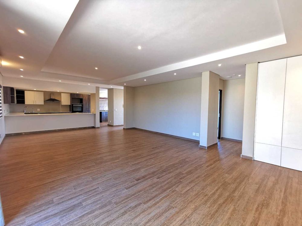  FLAT OPEN PLAN KITCHEN WITH LOUNGE 