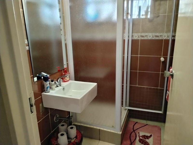 Neatly furnished one-bedroom apartment. - Photo 7