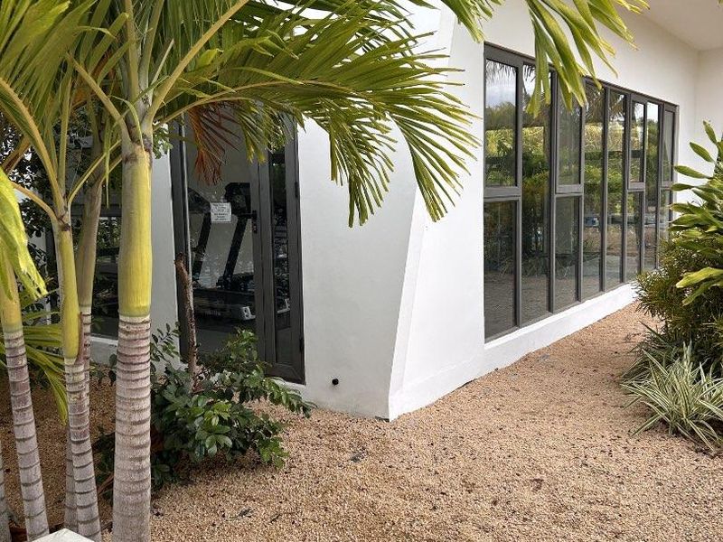 4-Bedroom Duplex Family Home with Swimming Pool - Photo 3