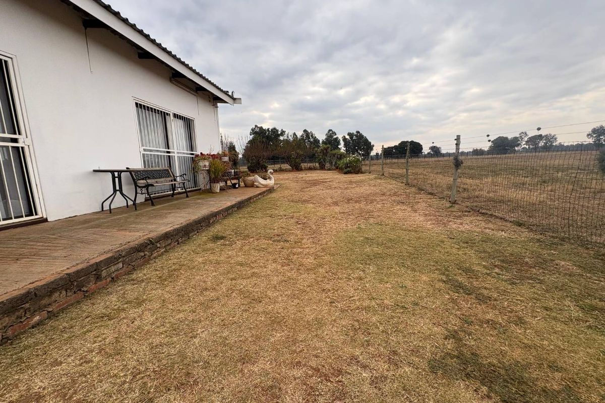 2.36ha Smallholding with Comfortable Home and Exceptional Potential - Photo 4