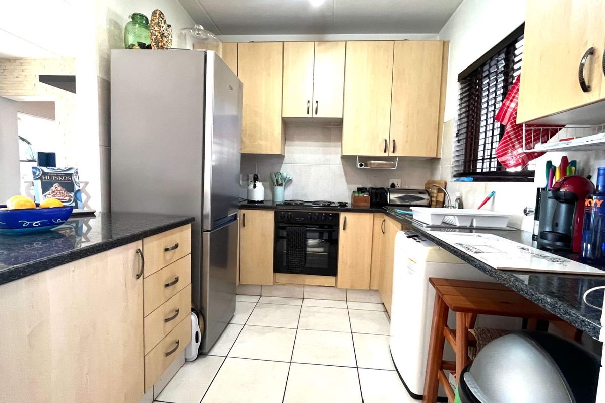 2 Bedroom Ground Floor Apartment for Rent in Paulshof - Photo 3