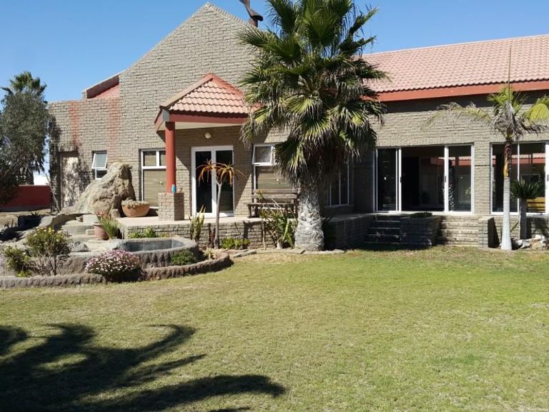 FOR SALE- 11 BEDROOM GUESTHOUSE IN CENTRAL WALVISBAY, NAMIBIA - Photo 2