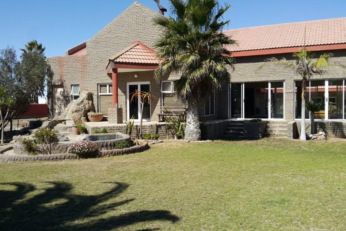 FOR SALE- 11 BEDROOM GUESTHOUSE IN CENTRAL WALVISBAY, NAMIBIA - Photo 2