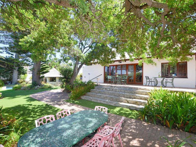 Elegant Seven Bedroom Home - Photo 2