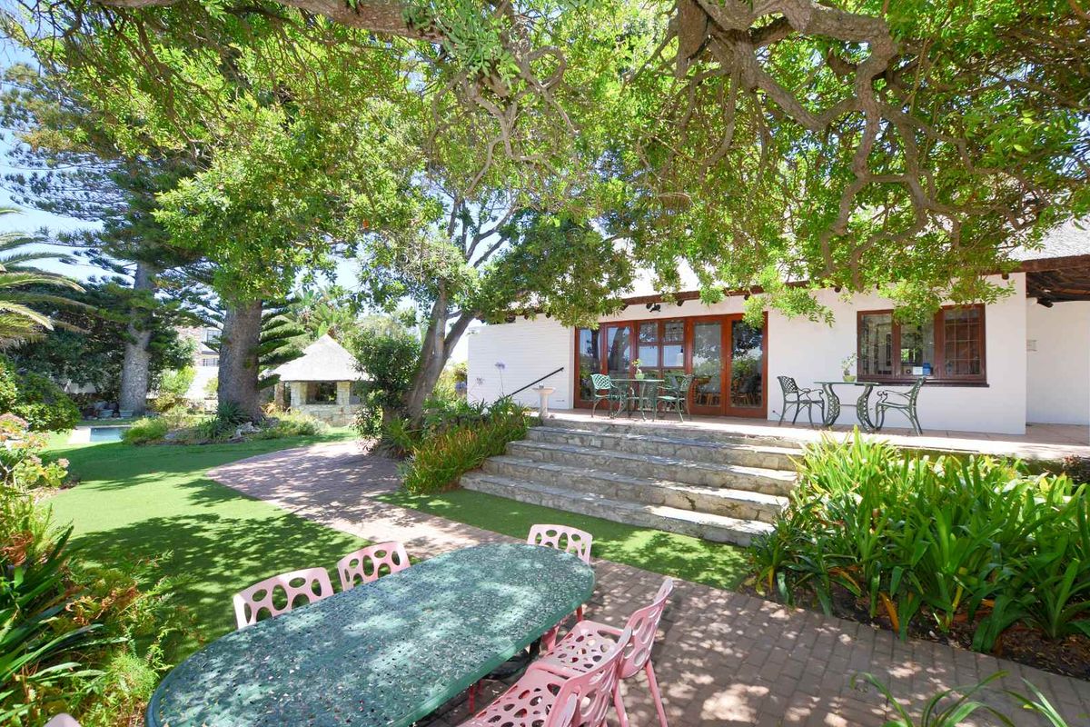 Elegant Seven Bedroom Home - Photo 2