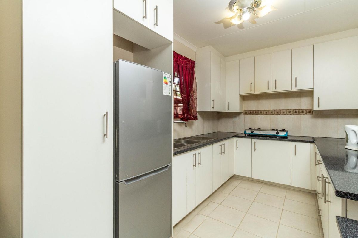 One Bedroom Garden Cottage - Photo 4
